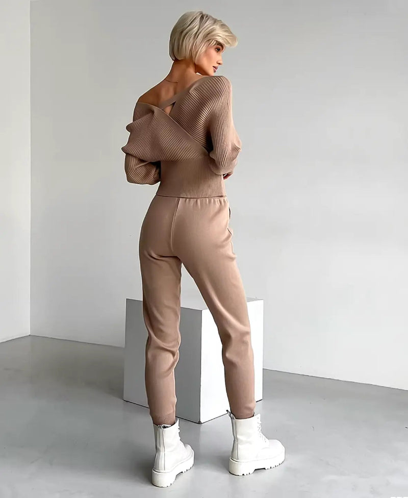 Noelle V-Neck Pullover Sweater