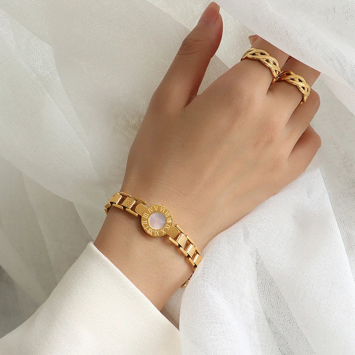 Juvée Chain Dial Bracelet