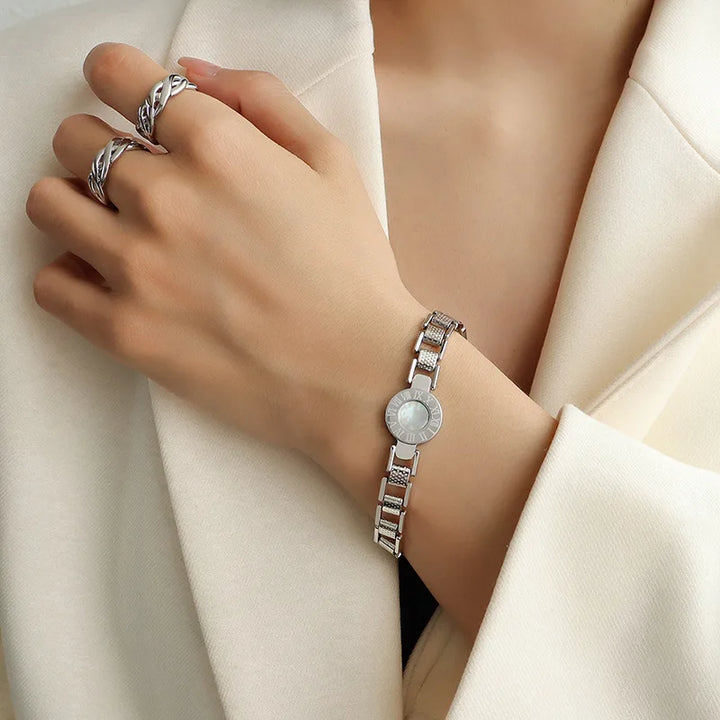 Juvée Chain Dial Bracelet
