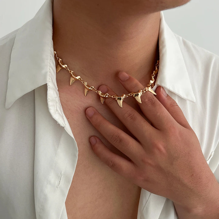 Luth Noir Necklace