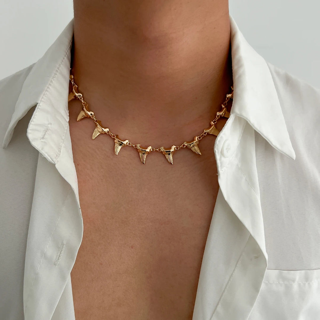 Luth Noir Necklace