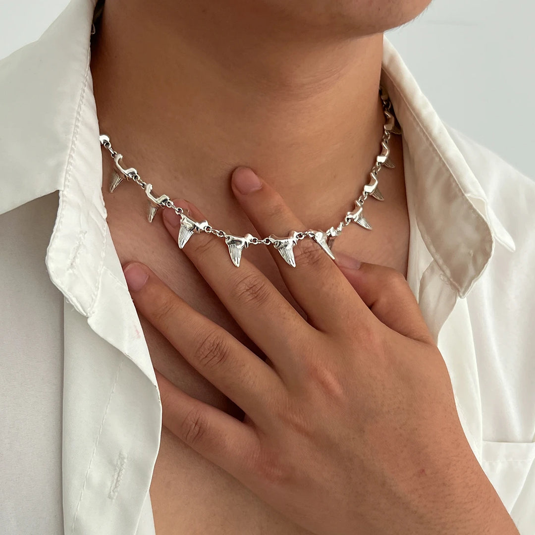 Luth Noir Necklace