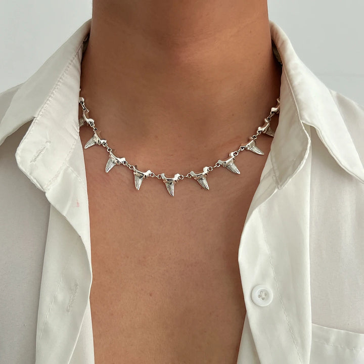 Luth Noir Necklace