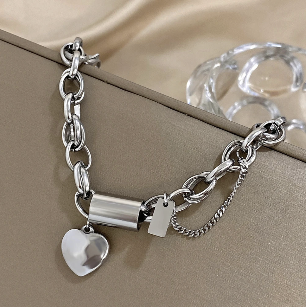 Amara Twisted Chain Heart Bracelet